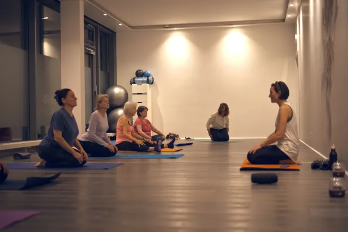 Cours de yoga et méditation en cercle au Grand-Saconnex