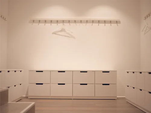 Vestiaires avec casiers au cabinet Physio Pommier